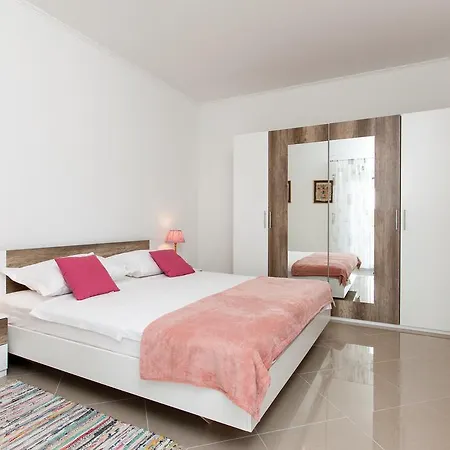 Knezovic Apartments Podstrana Exterior foto