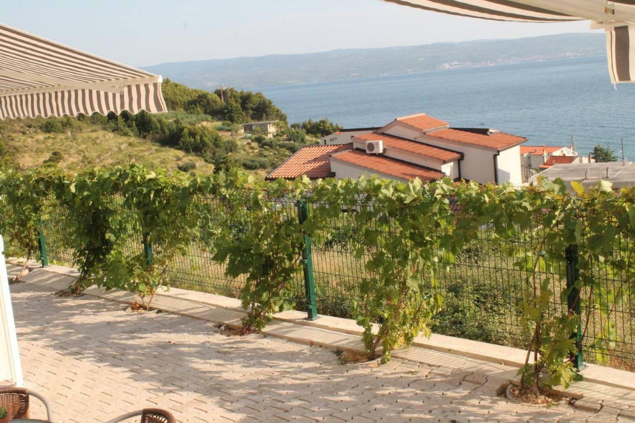 Knezovic * Podstrana